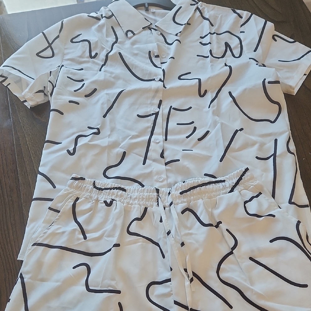 White‎ and Black Abstract Pattern Men's Shirt - Picture 2 of 2